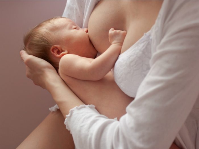 Tăng cường sức đề kháng cho trẻ bằng bú sữa mẹ