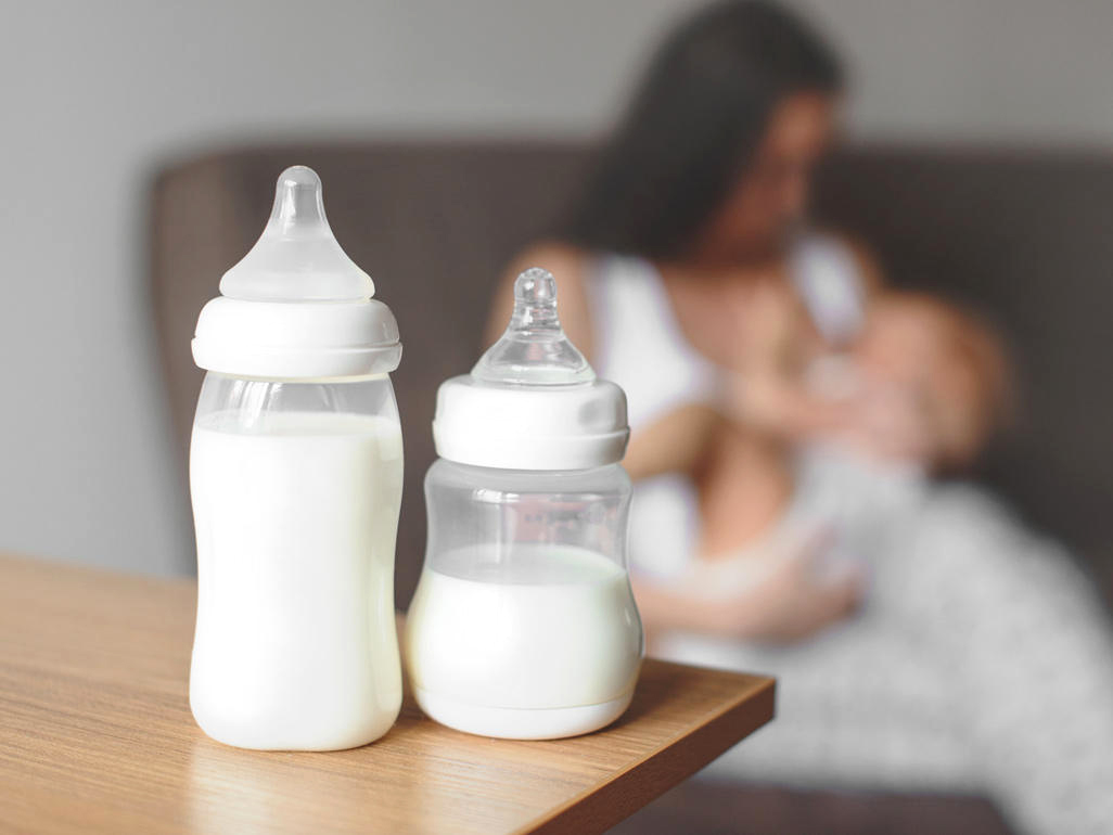 Có nên cho trẻ sơ sinh sử dụng thêm sữa công thức