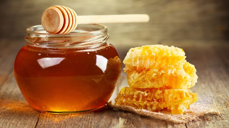 Hướng dẫn cách trị táo bón cho trẻ sơ sinh bằng mật ong