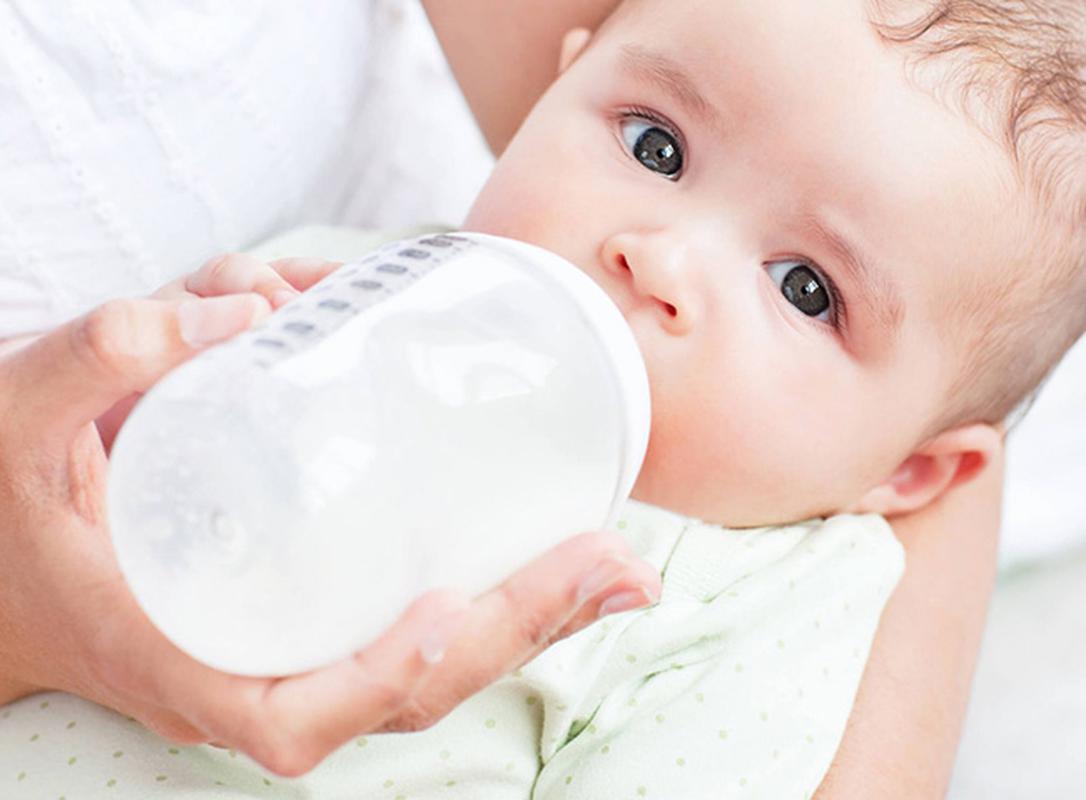 Cách chọn bình sữa cho trẻ sơ sinh