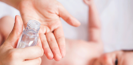 3 phương pháp trị ho cho trẻ sơ sinh bằng dầu tràm