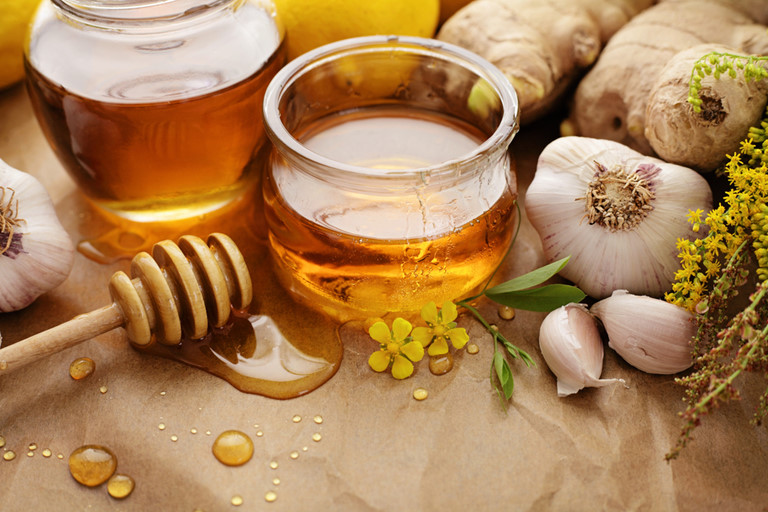 Bài thuốc chữa ho hiệu quả bằng tỏi và mật ong