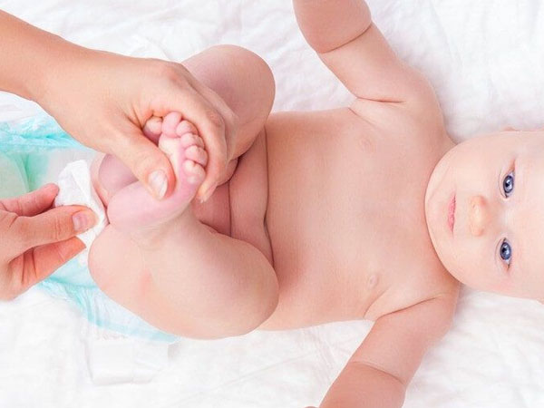 Dấu hiệu táo bón ở trẻ sơ sinh và cách điều trị