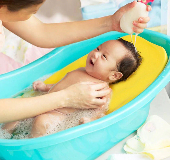 Cách sử dụng lưới tắm cho bé