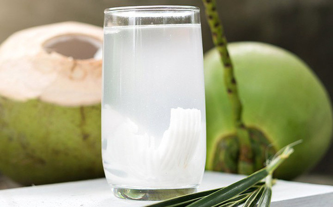 Nước dừa là loại đồ uống được nhiều người ưa chuộng