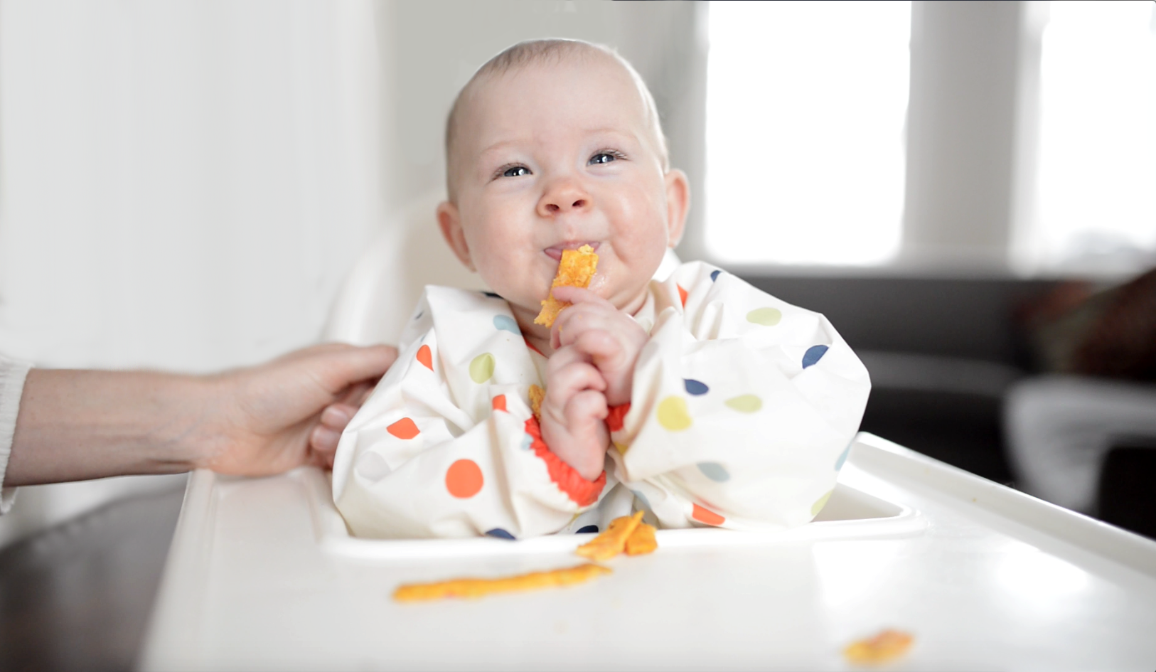 trẻ sơ sinh thỉnh thoảng bị ho - cho bé ăn đầy đủ dinh dưỡng