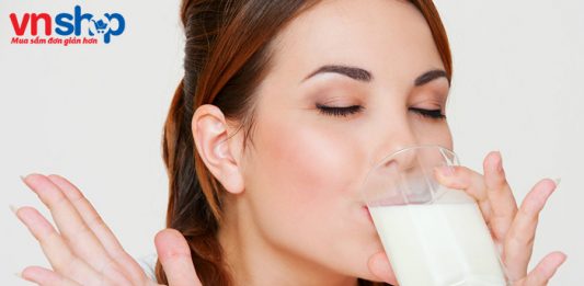 Sau sinh uống sữa tươi không đường được không