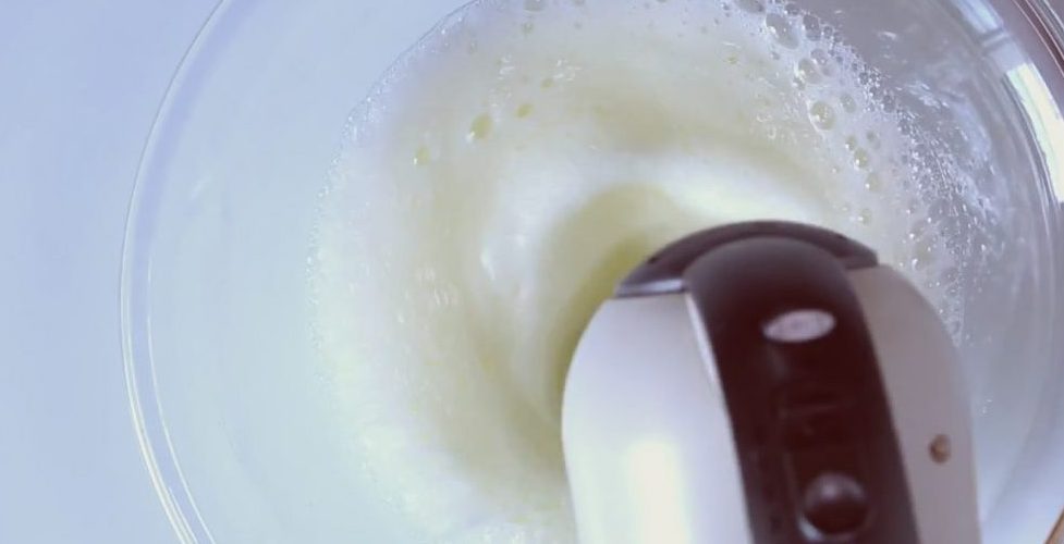 cách làm kem tươi không cần sữa đặc bước 1